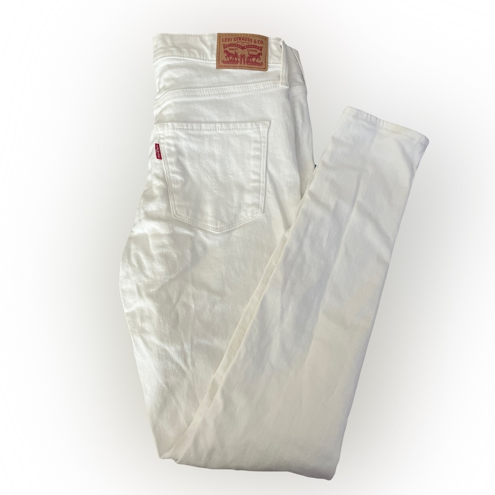 White Ripped Levi Jeans